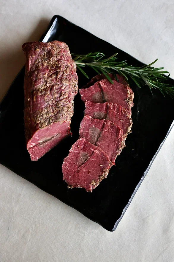 Мраморная говядина с розмарином