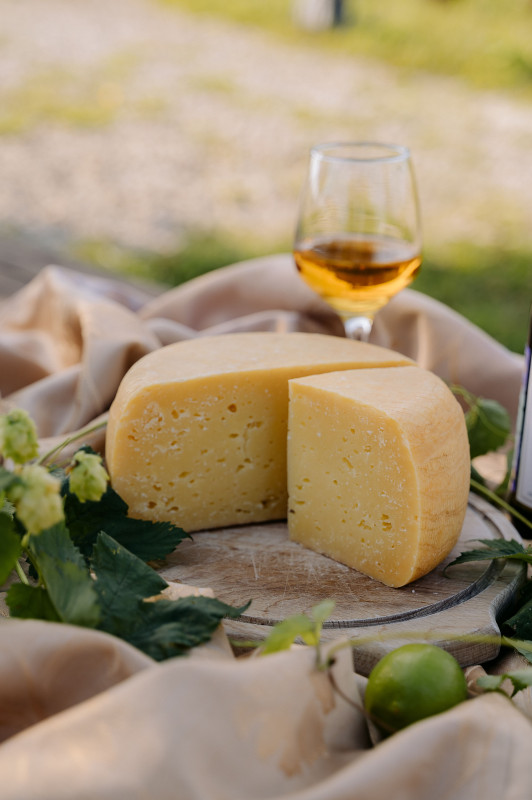 Сыр твердый «Медовый» м.д.ж. в сухом веществе 50%