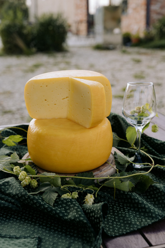 Сыр полутвердый "Марис" с м.д.ж. в сухом веществе 50%